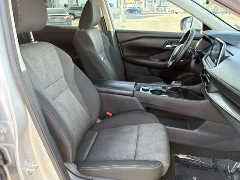 Used 2024 Nissan Rogue SV AWD/4WD image 17