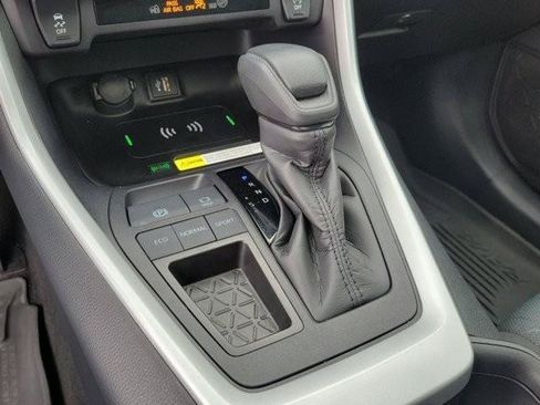Used 2025 Toyota RAV4 XLE w/ Convenience Package FWD image 34
