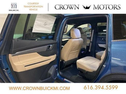 Used 2025 Buick Enclave Preferred w/ LPO, Floor Liner Package image 28