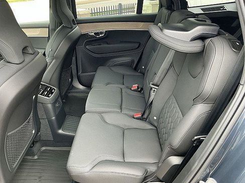 New 2026 Volvo XC90 T8 Plus w/ Protection Package Premier AWD/4WD image 14