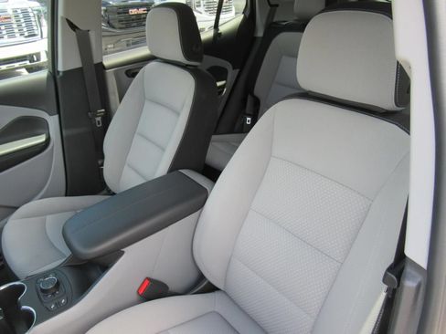 Used 2024 GMC Terrain SLE w/ Driver Convenience Package FWD image 17