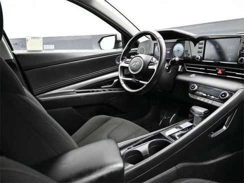 Used 2021 Hyundai Elantra SEL w/ Convenience Package image 18