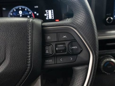 Used 2025 Toyota 4Runner SR5 AWD/4WD image 6