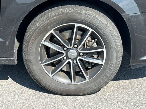 Used 2015 Dodge Grand Caravan SE FWD image 11