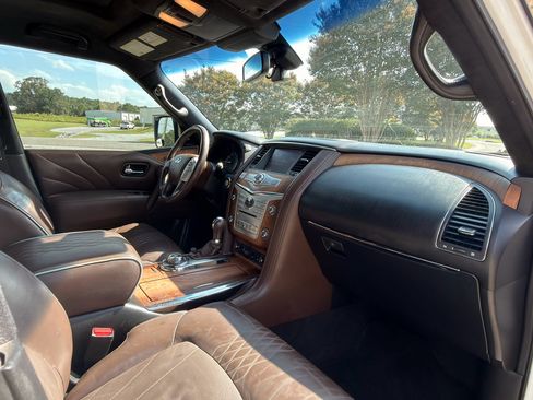 Used 2016 INFINITI QX80 Limited AWD/4WD image 10