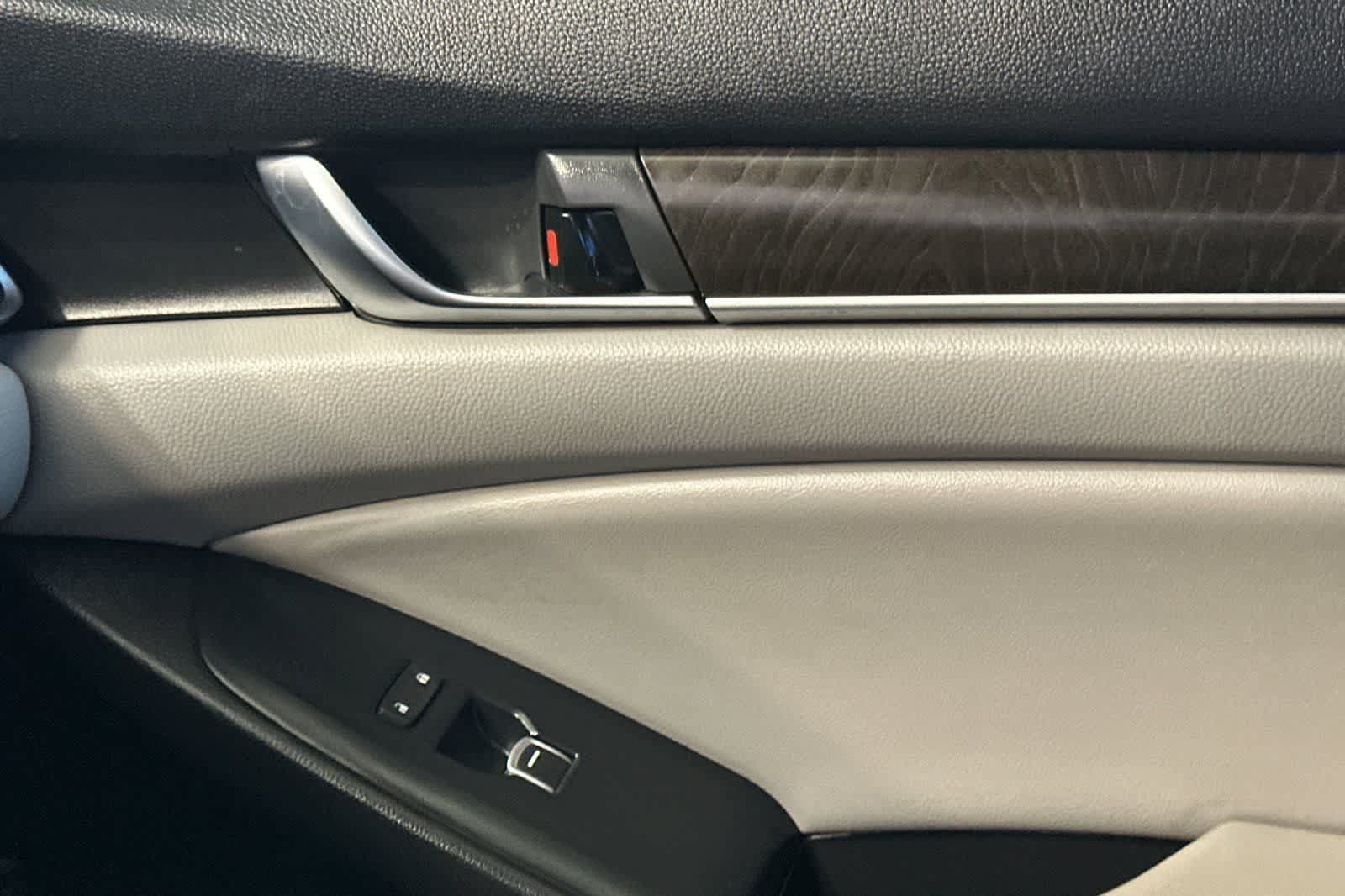 Used 2018 Honda Accord EX-L image 19