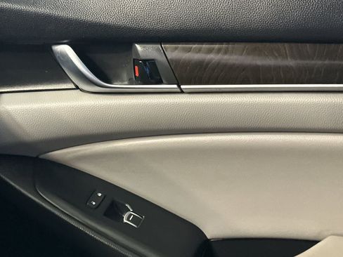 Used 2018 Honda Accord EX-L image 19