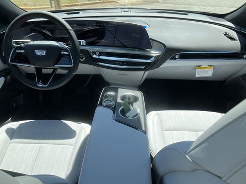 New 2025 Cadillac Lyriq Luxury image 26