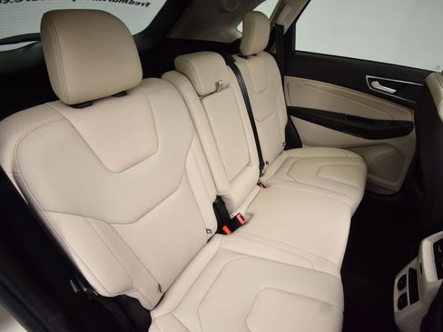 Used 2018 Ford Edge Titanium w/ Equipment Group 301A AWD/4WD image 25