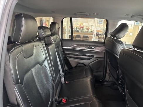 Used 2023 Jeep Grand Cherokee Limited image 26