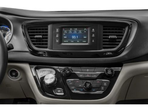 Used 2020 Chrysler Pacifica Touring-L AWD/4WD image 10