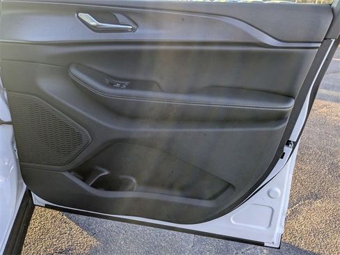 New 2025 Jeep Grand Cherokee Altitude image 32