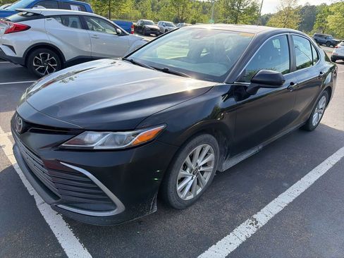 Used 2021 Toyota Camry LE image 11