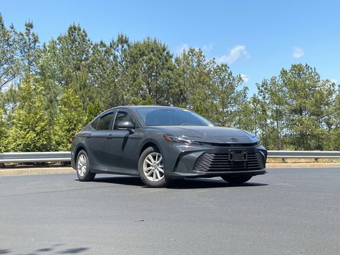 Used 2025 Toyota Camry LE w/ Convenience Package image 2