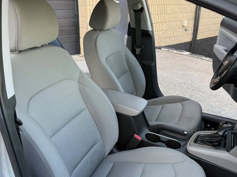 Used 2017 Hyundai Elantra SE w/ SE A/T Tech Package 03 FWD image 13