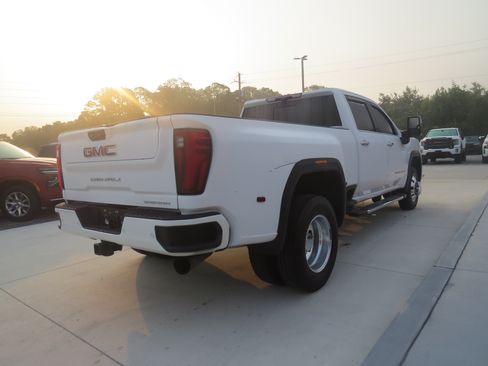 Used 2024 GMC Sierra 3500 Denali w/ Denali Reserve Package AWD/4WD image 6