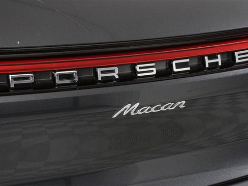 Used 2025 Porsche Macan image 22