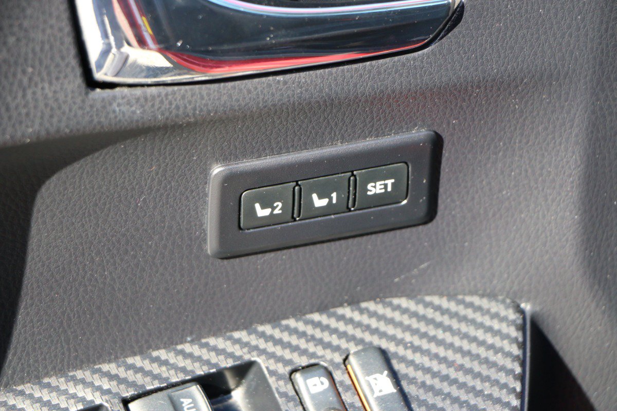 Used 2013 Toyota RAV4 Limited AWD/4WD image 17