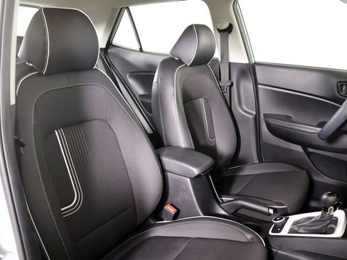 Used 2025 Hyundai Venue Limited FWD image 25