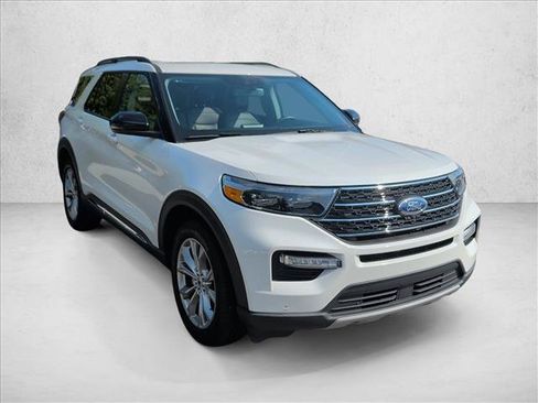 Used 2024 Ford Explorer XLT w/ Equipment Group 202A AWD/4WD image 3