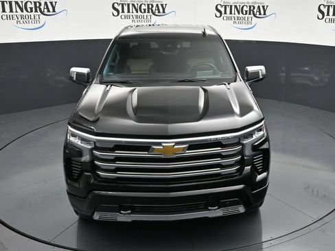 Used 2025 Chevrolet Silverado 1500 High Country w/ High Country Premium Package AWD/4WD image 13