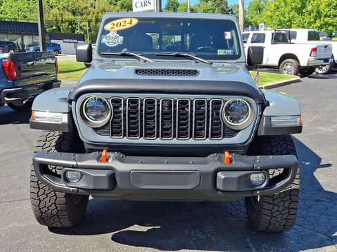 Certified 2024 Jeep Gladiator Mojave AWD/4WD image 2