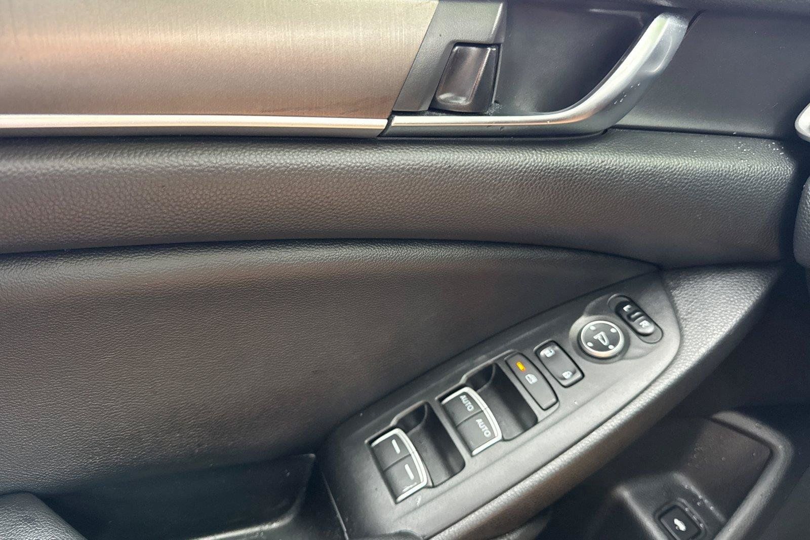 Used 2021 Honda Accord Hybrid image 11