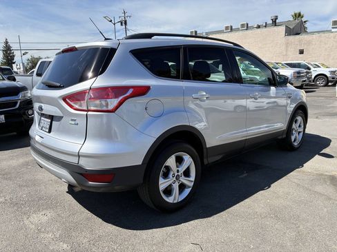 Used 2015 Ford Escape SE w/ Equipment Group 201A AWD/4WD image 2