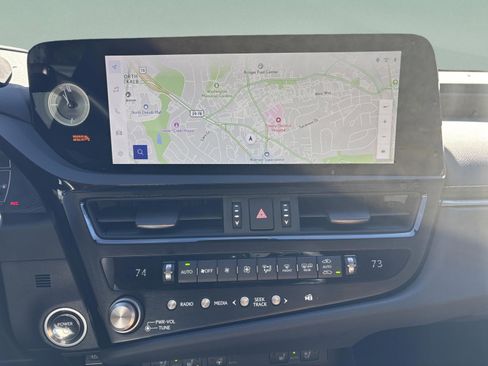 Used 2025 Lexus ES 300h w/ Premium Package image 16