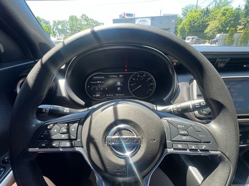 Used 2020 Nissan Kicks SV FWD image 18