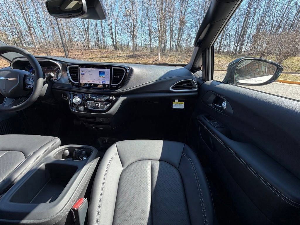 New 2026 Chrysler Pacifica Select w/ S Appearance Package FWD image 14