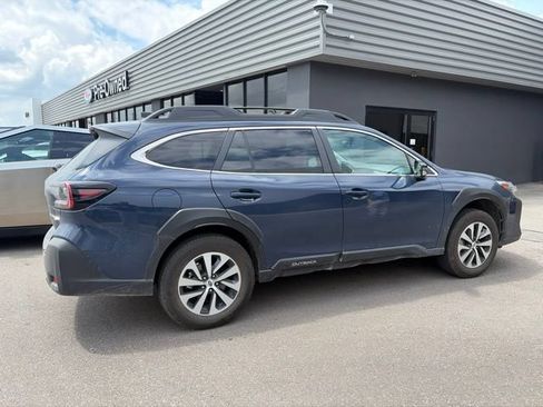 Used 2025 Subaru Outback Premium w/ Popular Package #1 AWD/4WD image 3
