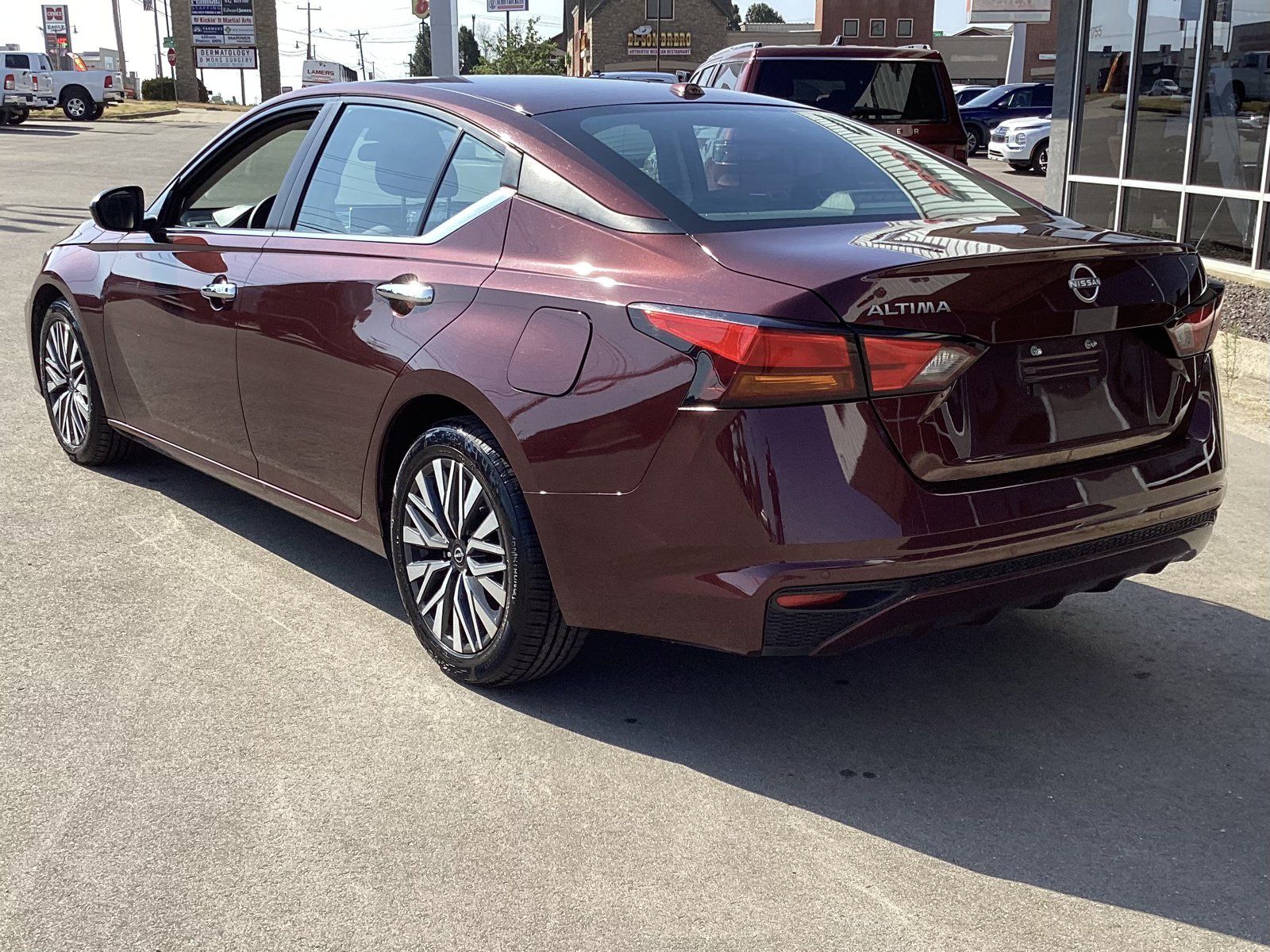Used 2025 Nissan Altima 2.5 SV FWD image 9
