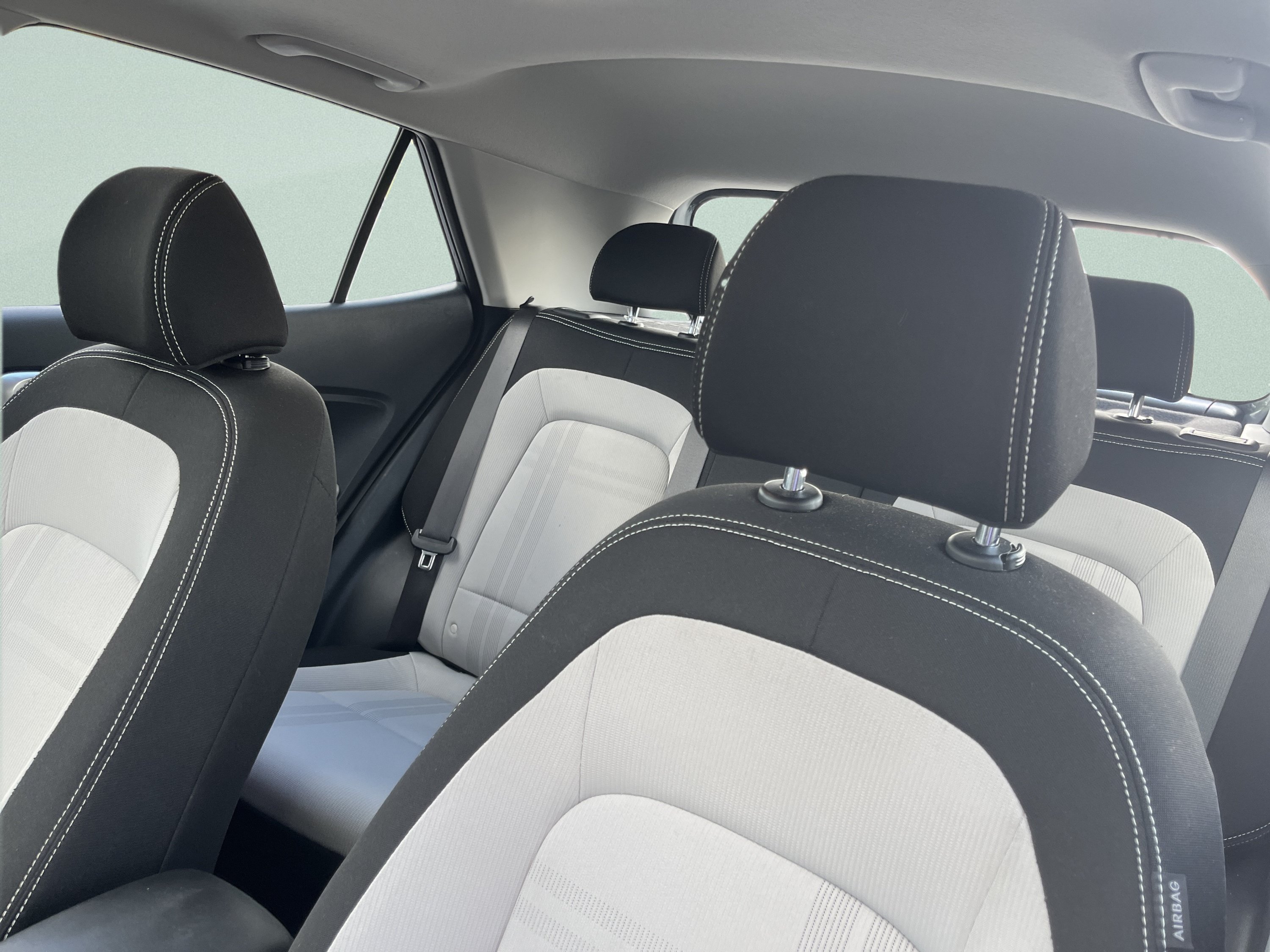 Used 2025 Hyundai Venue SEL FWD image 15