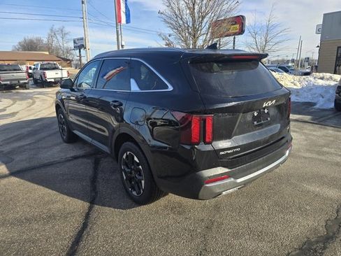 Used 2025 Kia Sorento S image 5