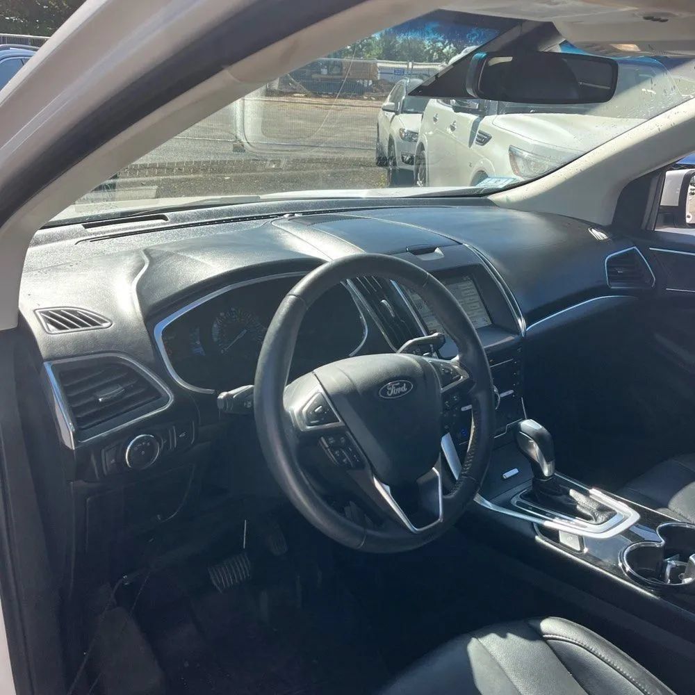 Used 2018 Ford Edge Titanium w/ Equipment Group 301A AWD/4WD image 22