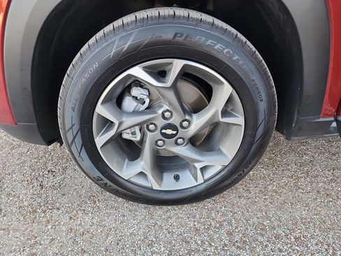 Used 2024 Chevrolet Trax LT w/ Driver Confidence Package image 11