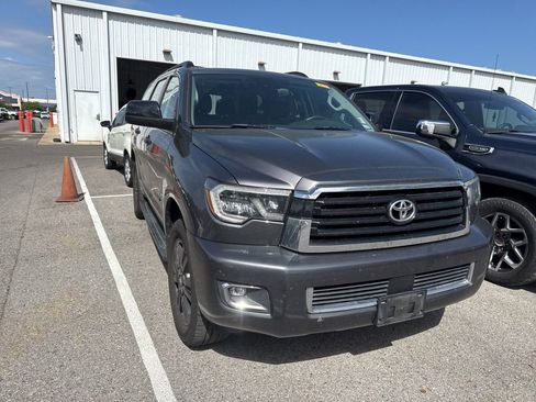 Used 2018 Toyota Sequoia TRD Sport image 3