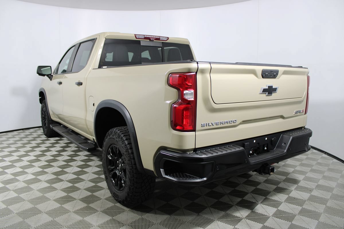 Used 2023 Chevrolet Silverado 1500 ZR2 w/ Technology Package AWD/4WD image 4