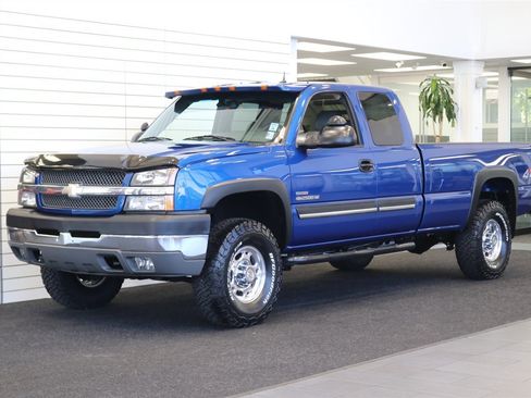 Used 2004 Chevrolet Silverado 2500 LT w/ Skid Plate Package AWD/4WD image 3