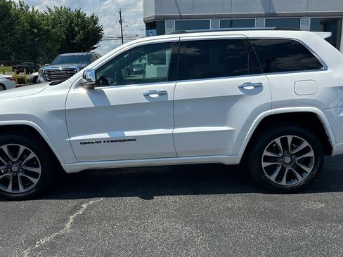 Used 2017 Jeep Grand Cherokee Overland AWD/4WD image 9