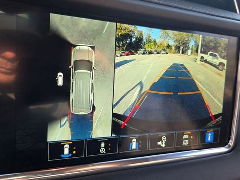 Used 2022 GMC Yukon XL Denali image 28