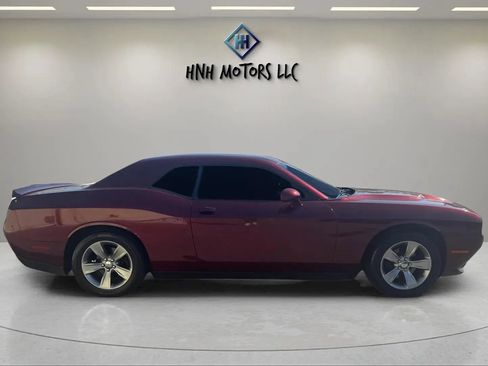 Used 2019 Dodge Challenger SXT image 4