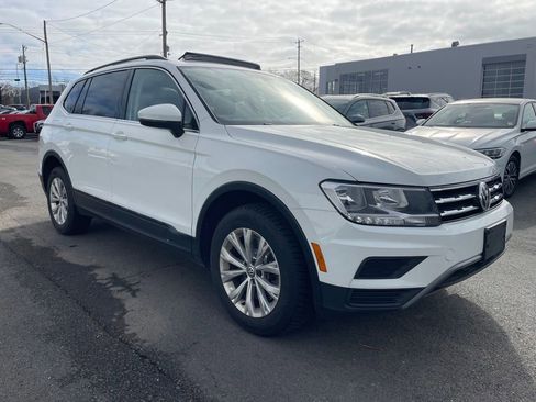 Used 2019 Volkswagen Tiguan SE w/ Panoramic Sunroof Package image 11