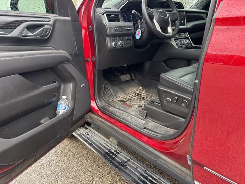 Used 2024 GMC Yukon Denali w/ Advanced Technology Package image 11