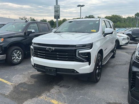Used 2025 Chevrolet Suburban RST w/ Comfort Package AWD/4WD image 4