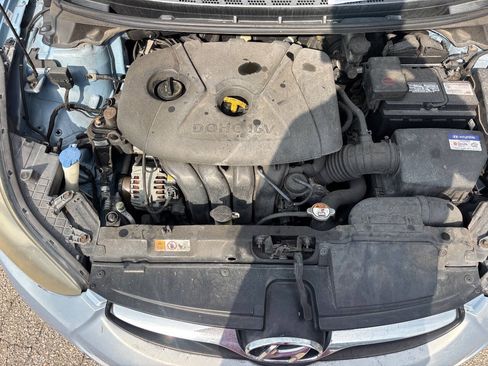 Used 2013 Hyundai Elantra GLS w/ Preferred Pkg FWD image 18