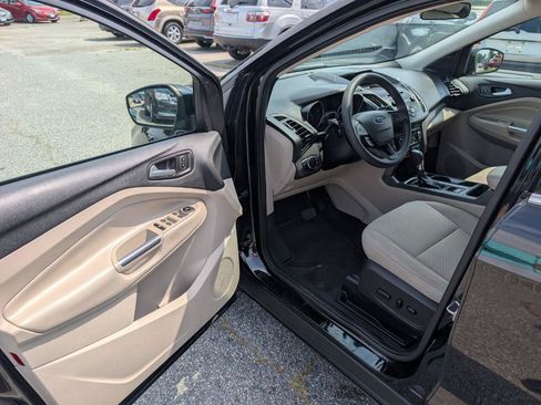 Used 2017 Ford Escape SE FWD image 11