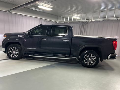 Used 2023 GMC Sierra 1500 SLT w/ SLT Premium Package AWD/4WD image 4
