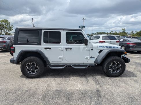 Used 2022 Jeep Wrangler Unlimited Rubicon 4xe w/ Cold Weather Group AWD/4WD image 3